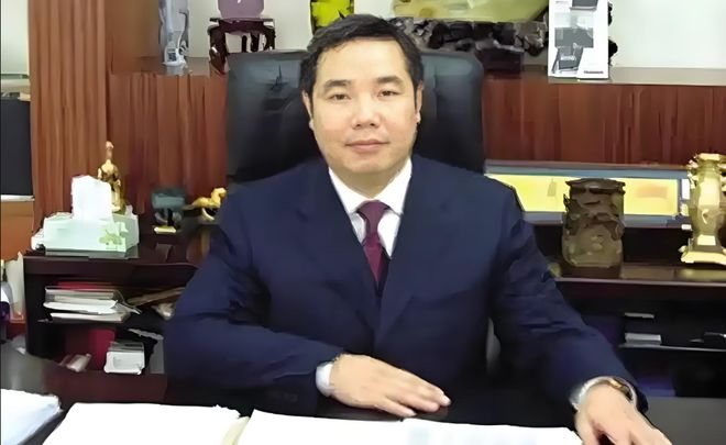 地产二代手撕老爸 猛爆董事长父亲大瓜