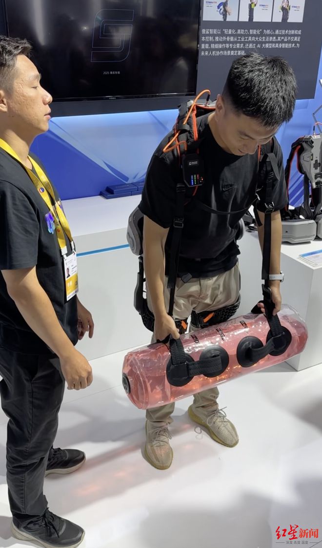 当护工、当售货员、当老师……走入家庭前，机器人们都在干什么｜机器人商业新纪元