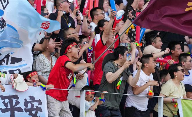 火爆的苏超,看不懂的Labubu,谁在推动消费变迁 火爆的苏超,看不懂的Labubu,谁在推动消费变迁