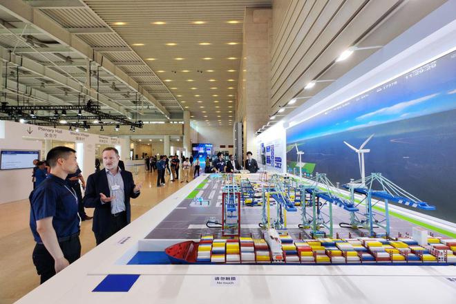 天津的第八次握手，一座城市的达沃斯经济学