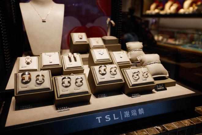 年内涨超37%！涨幅跑赢黄金，计价款铂金饰品两月每克涨了100元