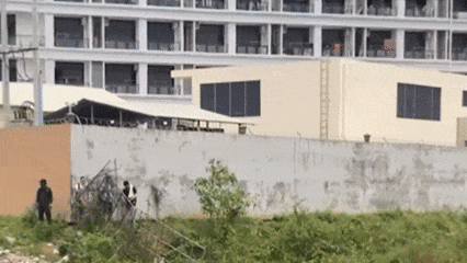 场面震撼！柬埔寨电诈园区上演集体大逃亡！