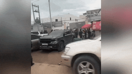 场面震撼！柬埔寨电诈园区上演集体大逃亡！