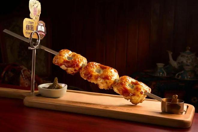 当痞帅男神黄宗泽、综艺大咖杨迪现身餐厅探店……